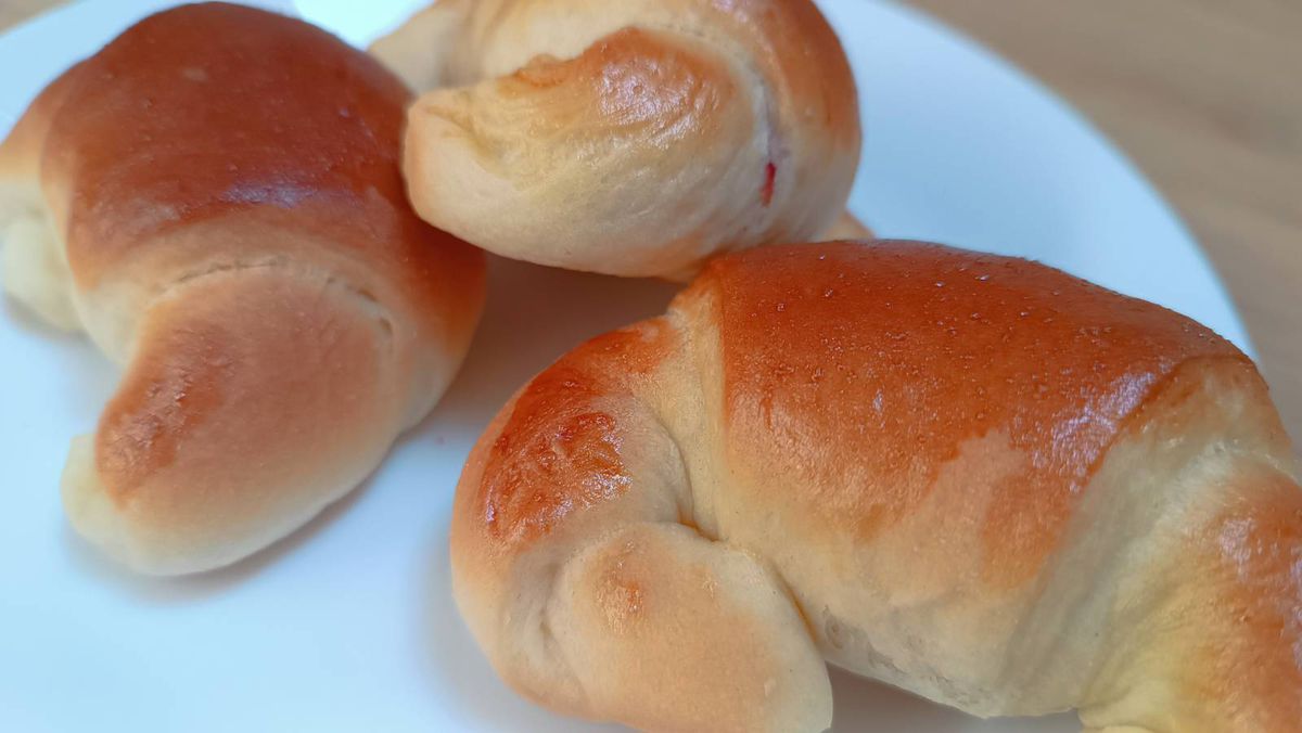 Drożdżowe rogaliki z nadzieniem